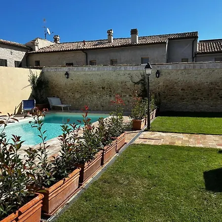 House In A Village With Swimming Pool Nyaraló Pesaro